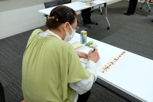 富田番茶川柳会 句会の様子5